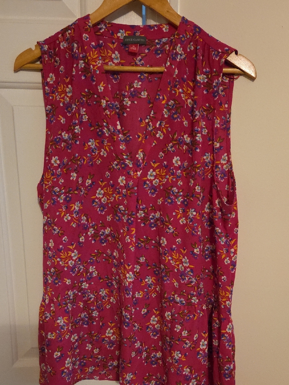 Vince Camuto Fuchsia Floral Sleeveless V-Neck Top